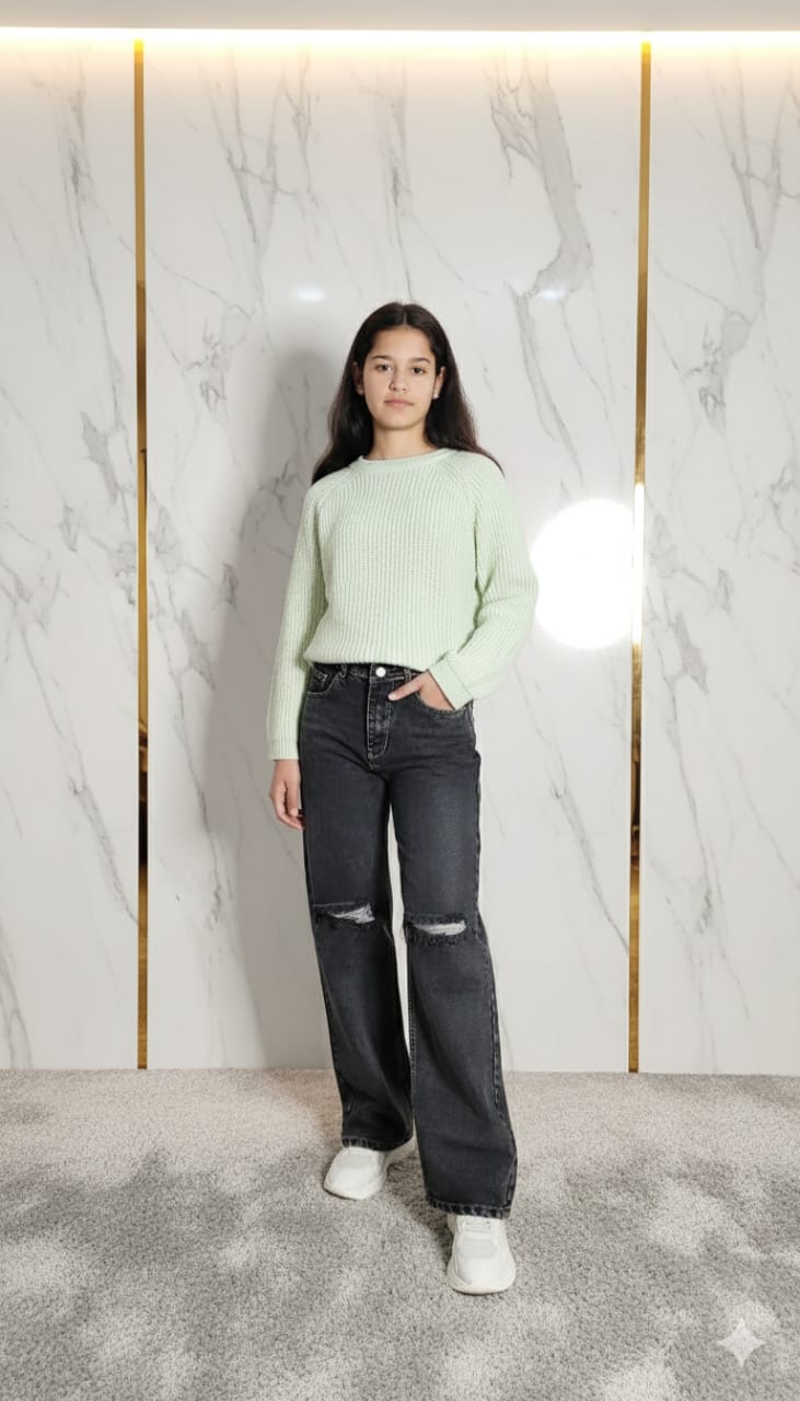 Girls and women baggy jeans