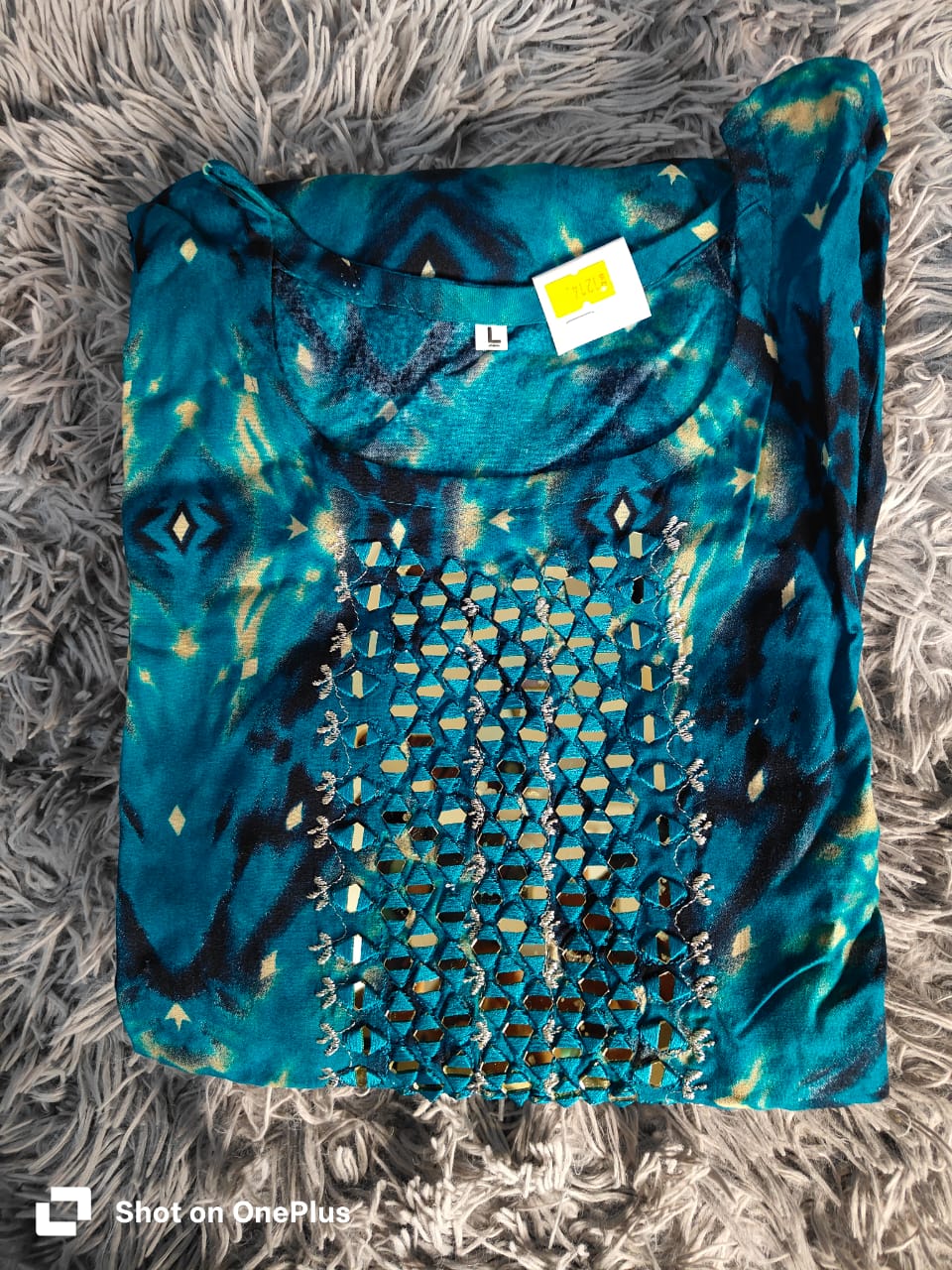 Neck mirror work design