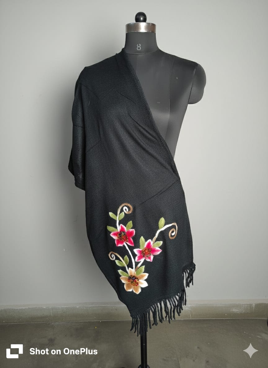 Woolen stole - Kashmiri style kadai 